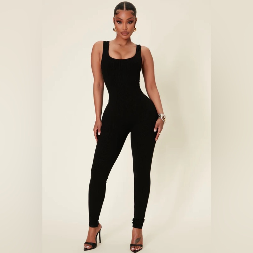 Snatched body jumpsuit black
